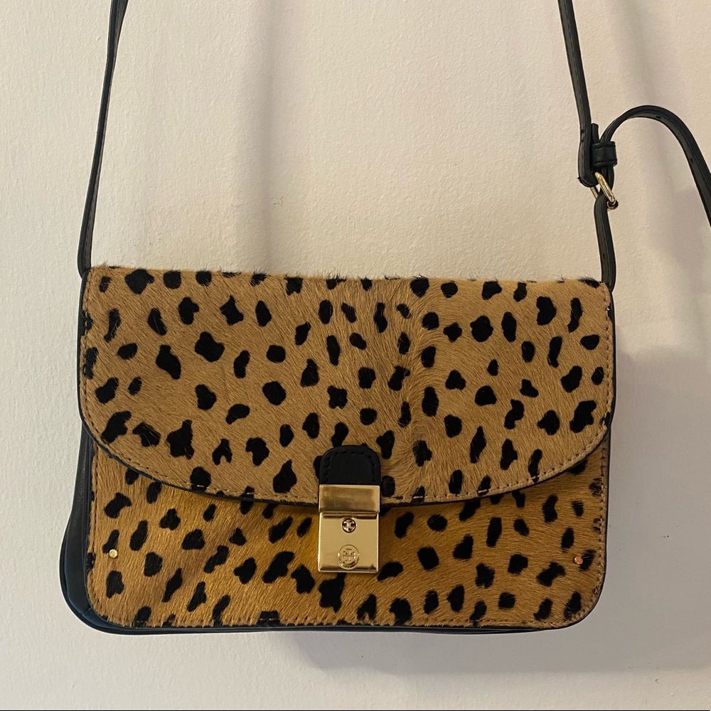 Tory Burch Crossbody leather purse in pristine condition